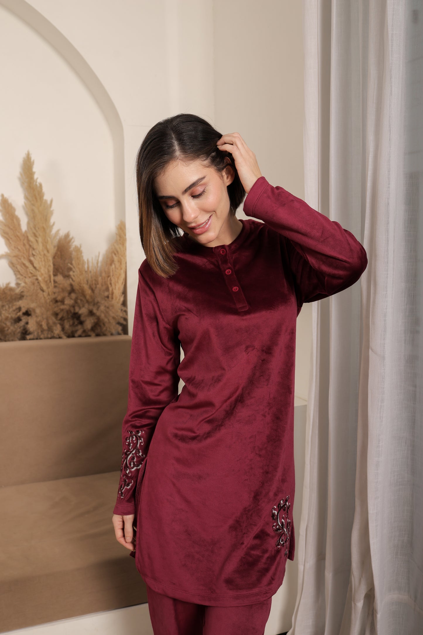 Kiza Women’s Embroidered Kurta-Style Night Suit