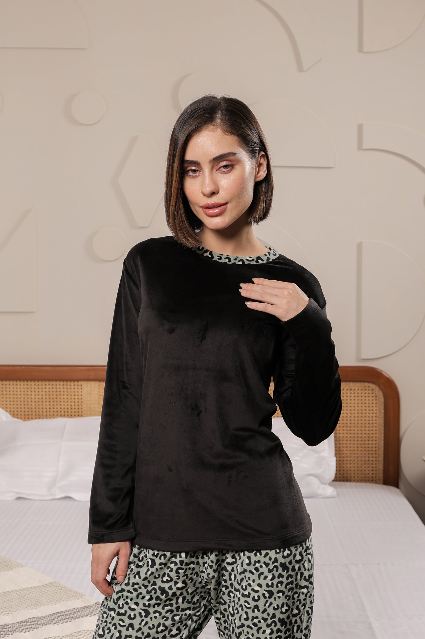 Kiza Women’s Black & Animal Print Night Suit