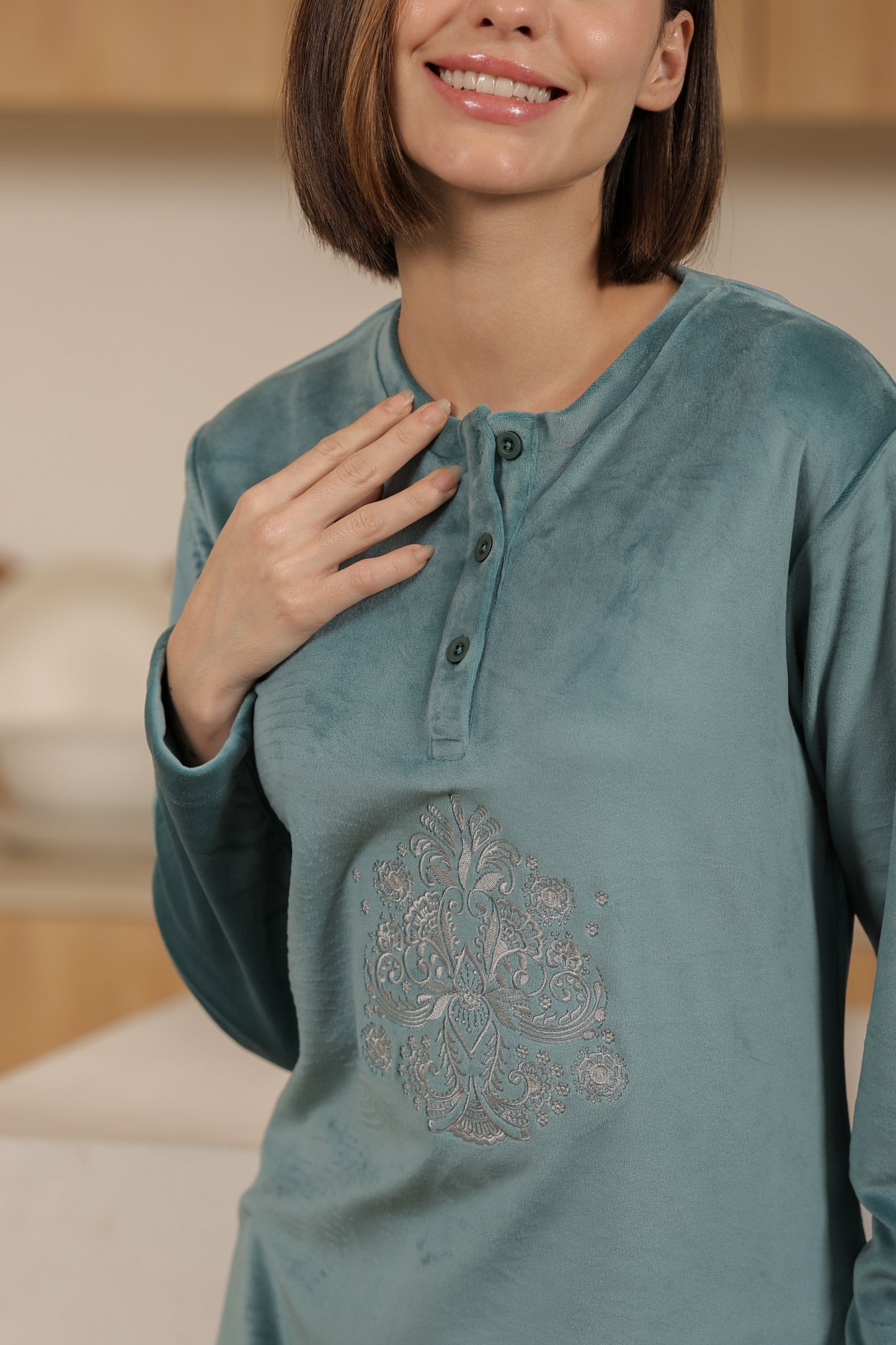 Kiza Women’s Embroidered Kurta-Style Night Suit