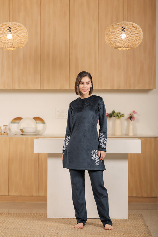 Kiza Women’s Embroidered Kurta-Style Night Suit