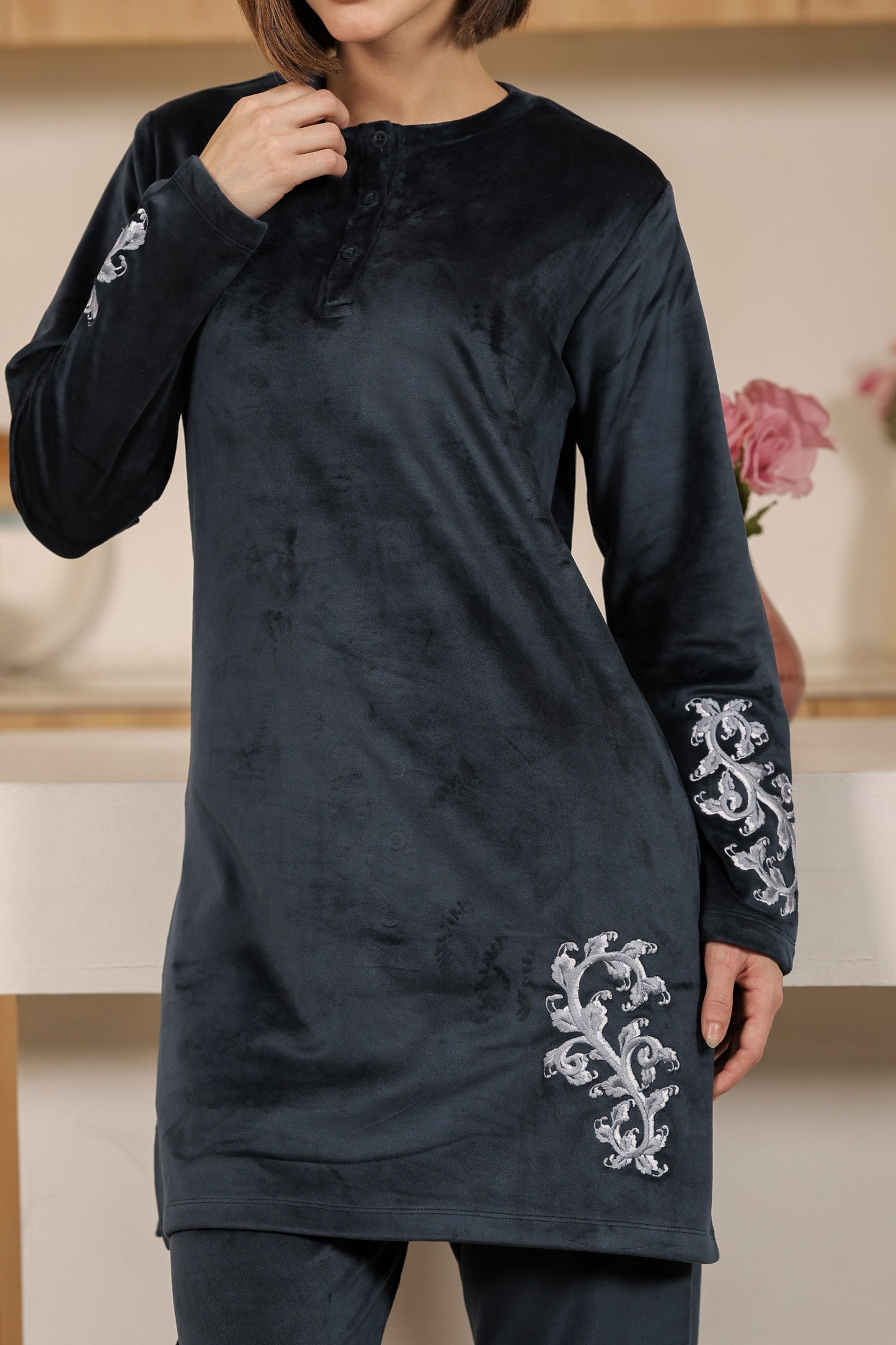 Kiza Women’s Embroidered Kurta-Style Night Suit
