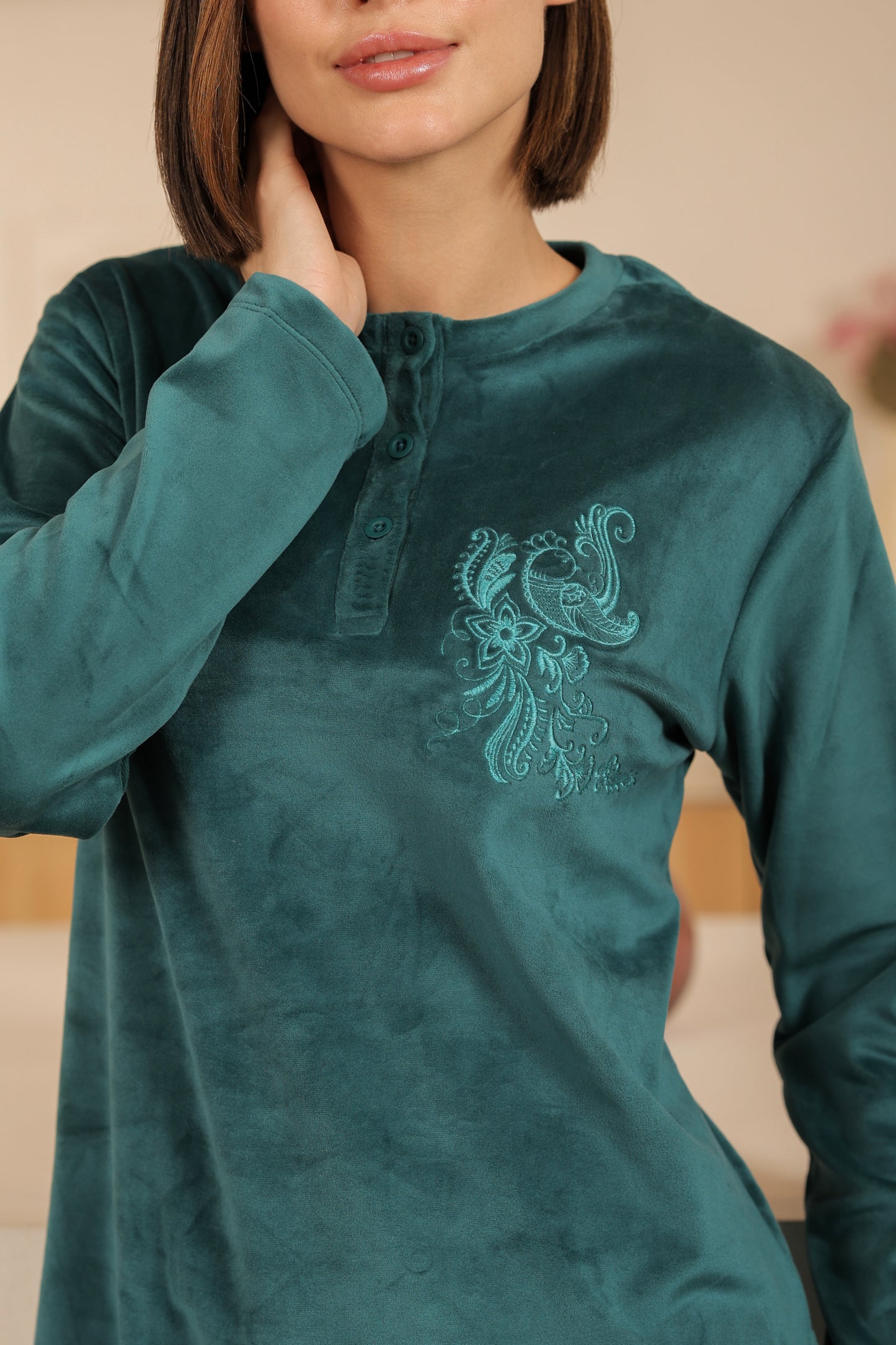 Kiza Women’s Embroidered Kurta-Style Night Suit