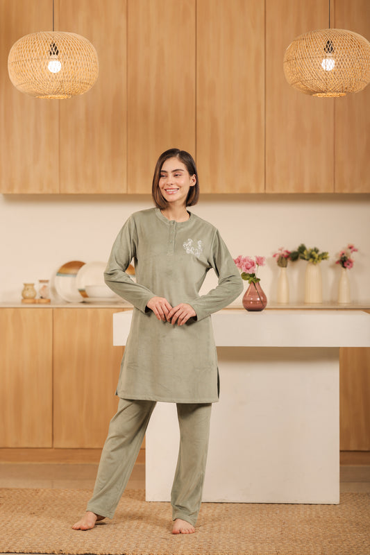 Kiza Women’s Embroidered Kurta-Style Night Suit