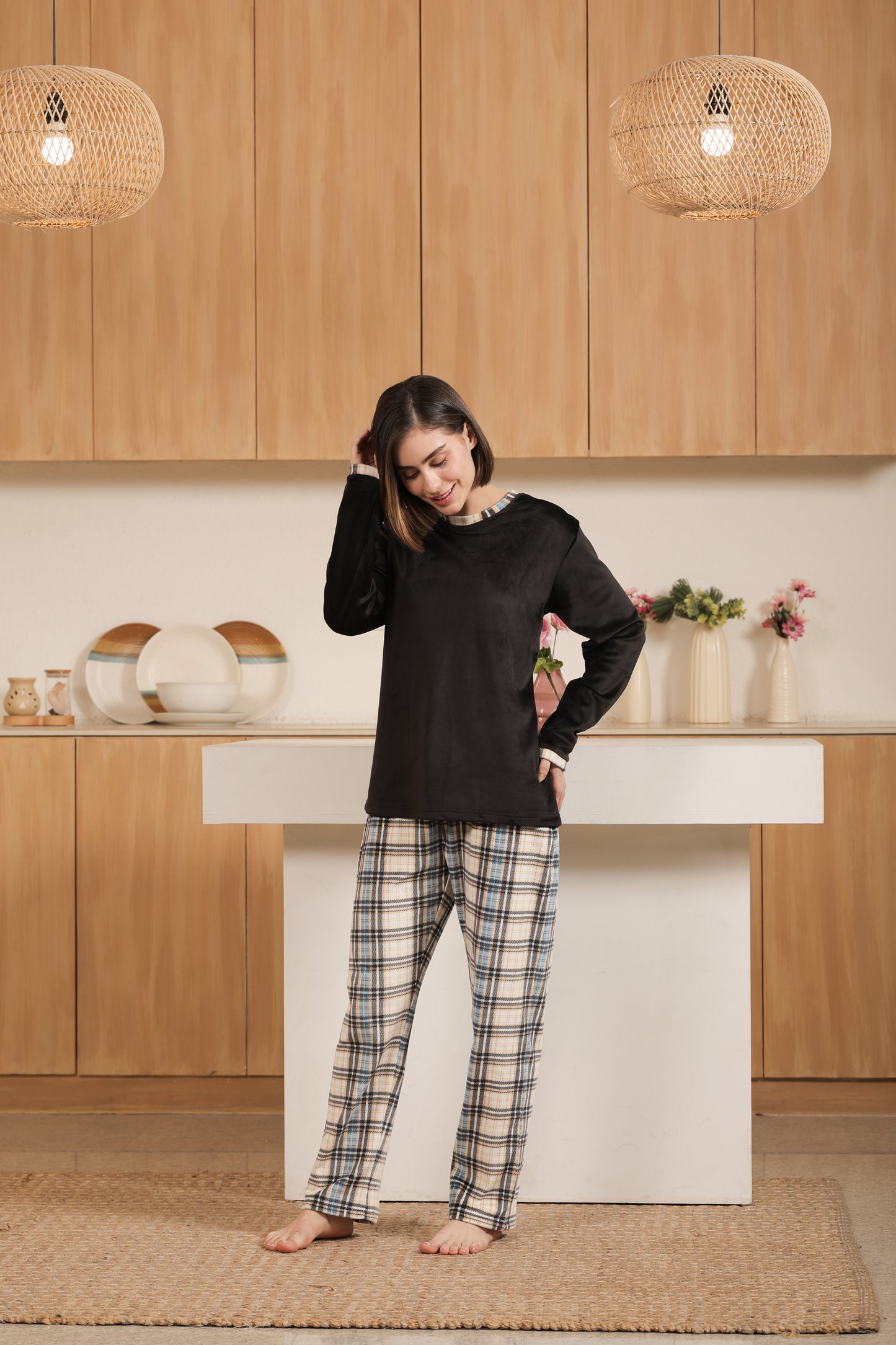 Kiza Women’s Black & Plaid Night Suit