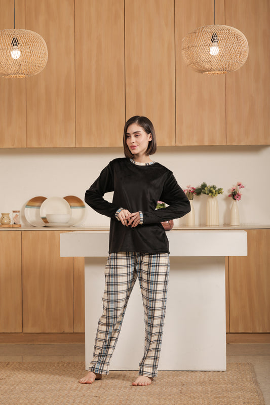 Kiza Women’s Black & Plaid Night Suit