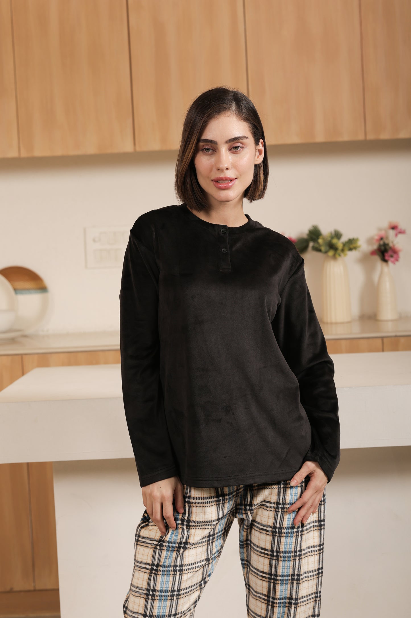 Kiza Women’s Black Velour Night Suit